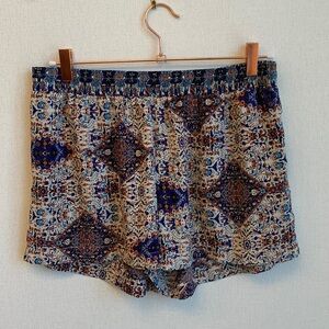 Veronicam Printed Hi -Waisted Shorts • Size M